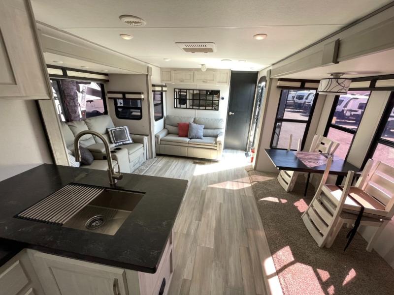 2022 Prime Time Manufacturing Lacrosse 3411RK, $ 39,990