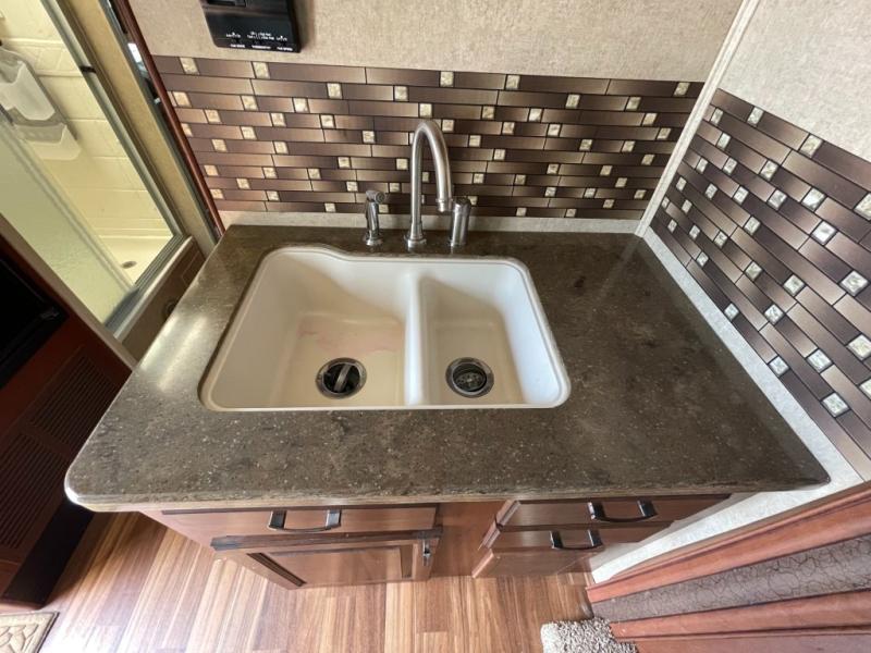 2015 Jayco Melbourne 29D, $ 69,990