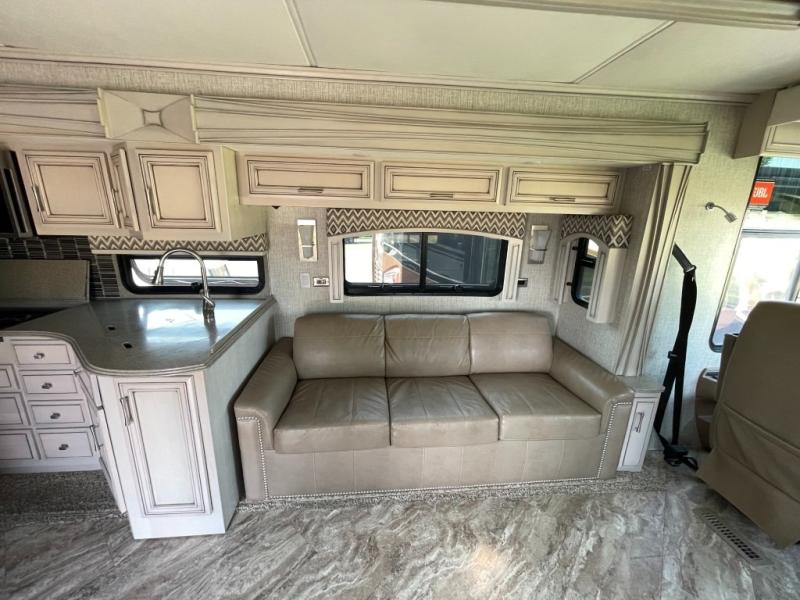 2020 Newmar Canyon Star 3513, $ 139,990