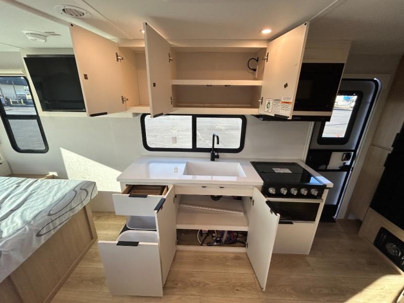 2026 Winnebago Thrive 18FBS, $ 36,990