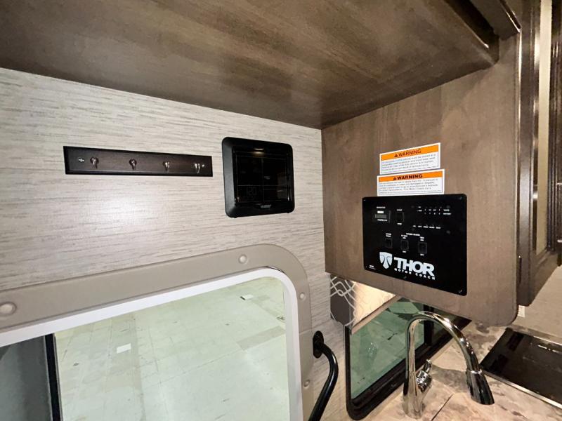2021 Thor Motor Coach Chateau 22B, $ 62,990