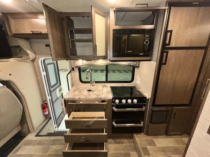 2021 Thor Motor Coach Chateau 22B, $ 62,990