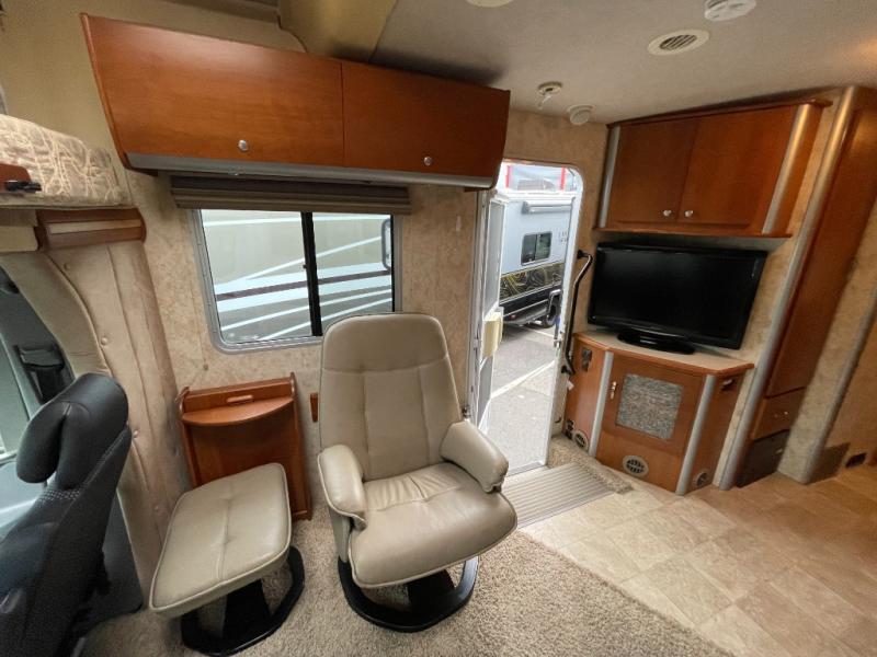 2009 Itasca Navion 24A, $ 57,998