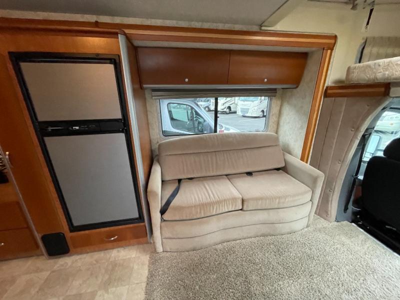 2009 Itasca Navion 24A, $ 57,998