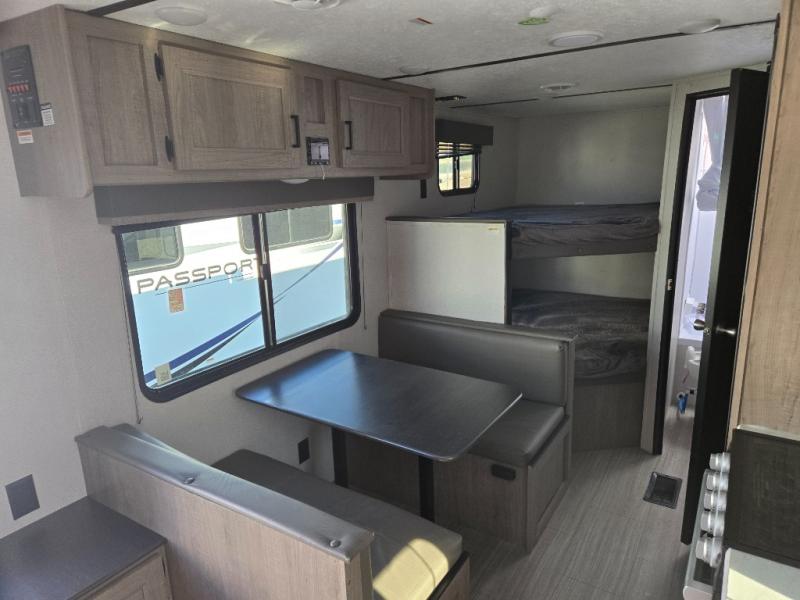 2021 Keystone Hideout (Travel Trailer - West) 25BH, $ 18,998