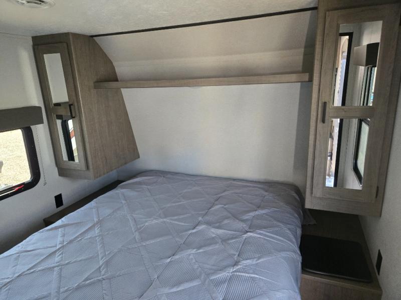2021 Keystone Hideout (Travel Trailer - West) 25BH, $ 18,998