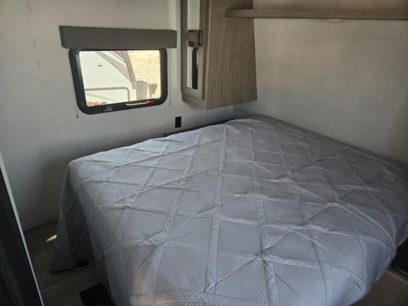 2021 Keystone Hideout (Travel Trailer - West) 25BH, $ 18,998
