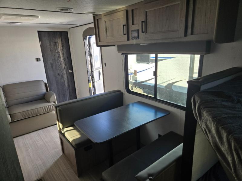 2021 Keystone Hideout (Travel Trailer - West) 25BH, $ 18,998