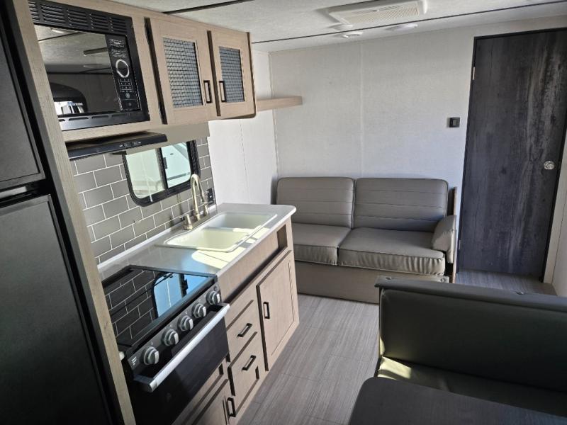 2021 Keystone Hideout (Travel Trailer - West) 25BH, $ 18,998