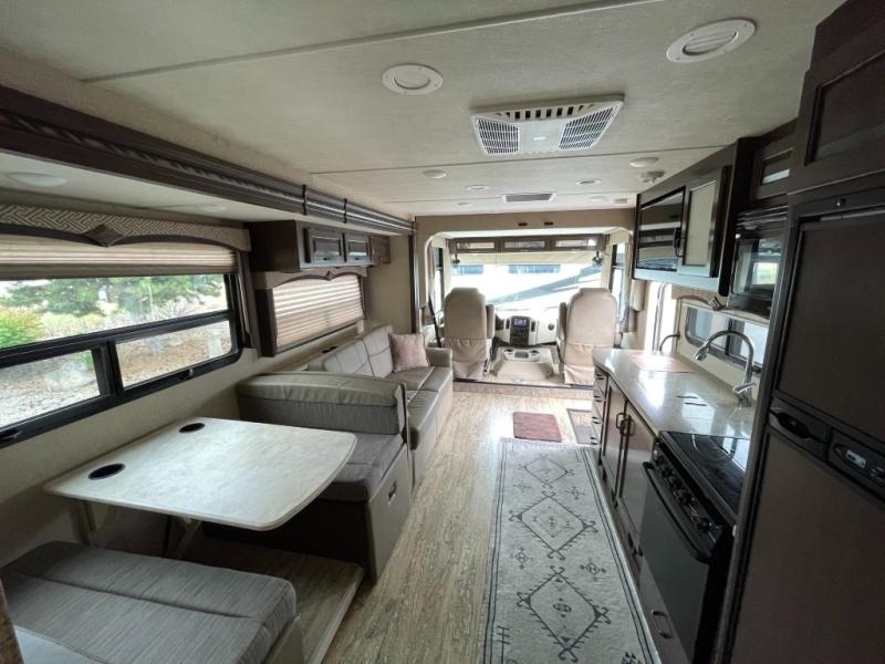 2018 Thor Motor Coach Hurricane 31S, $ 69,990