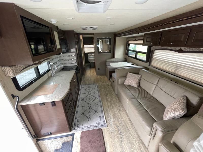 2018 Thor Motor Coach Hurricane 31S, $ 69,990
