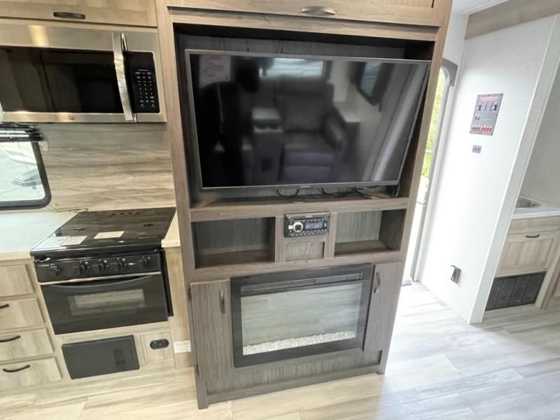 2022 Winnebago Voyage V2427RB, $ 29,998