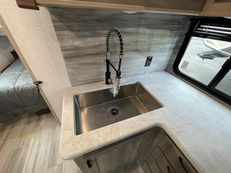2022 Winnebago Voyage V2427RB, $ 29,998