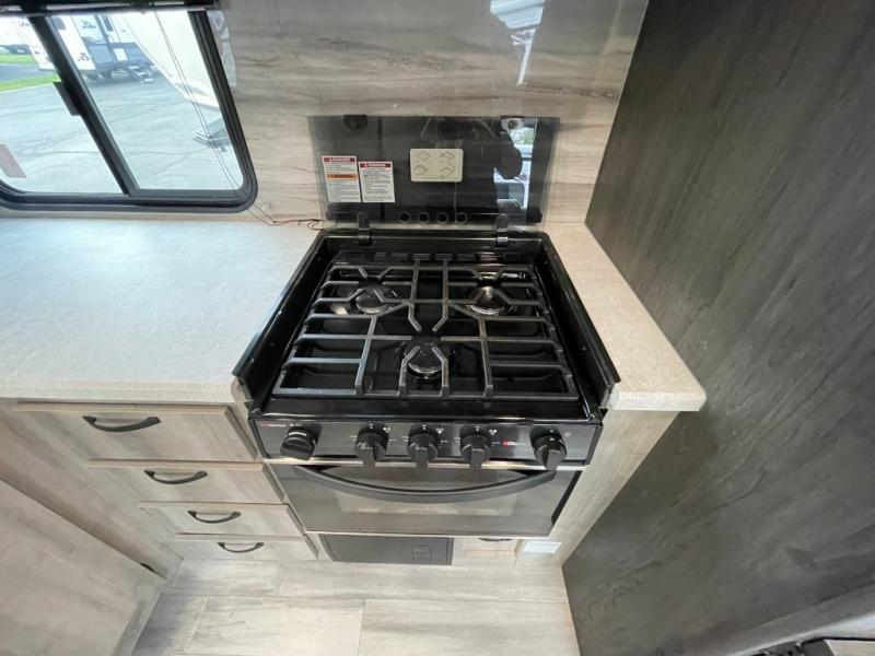 2022 Winnebago Voyage V2427RB, $ 29,998
