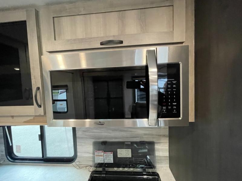 2022 Winnebago Voyage V2427RB, $ 29,998