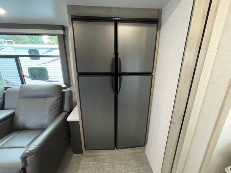 2022 Winnebago Voyage V2427RB, $ 29,998