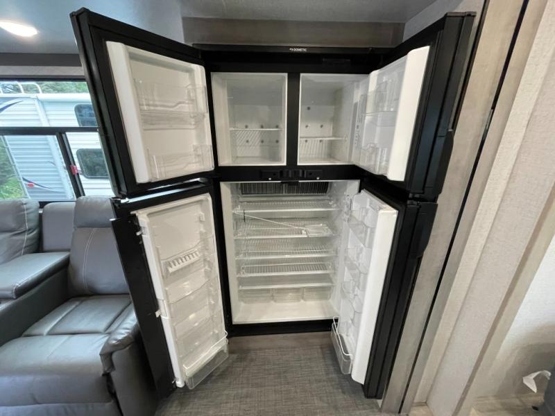 2022 Winnebago Voyage V2427RB, $ 29,998