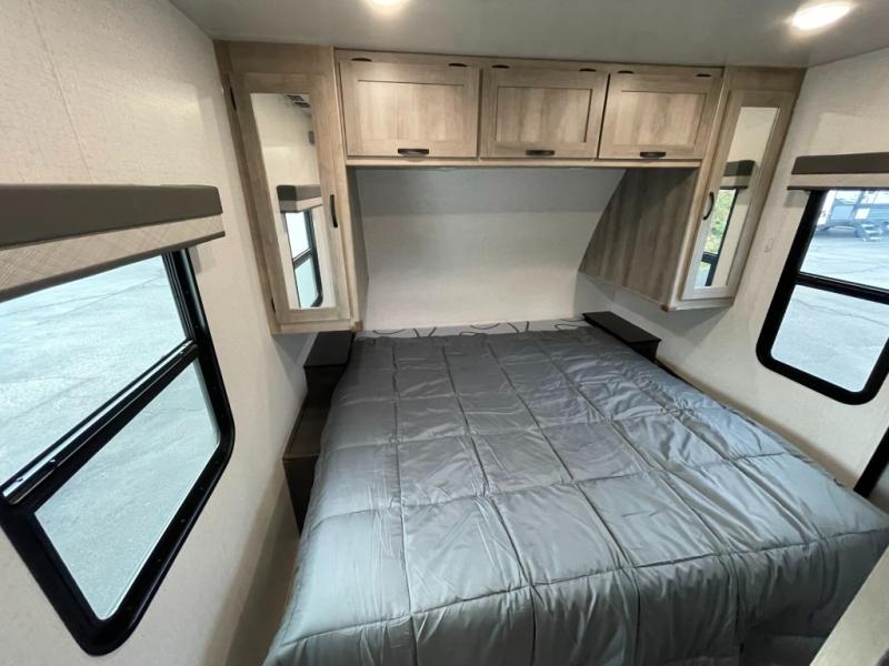 2022 Winnebago Voyage V2427RB, $ 29,998