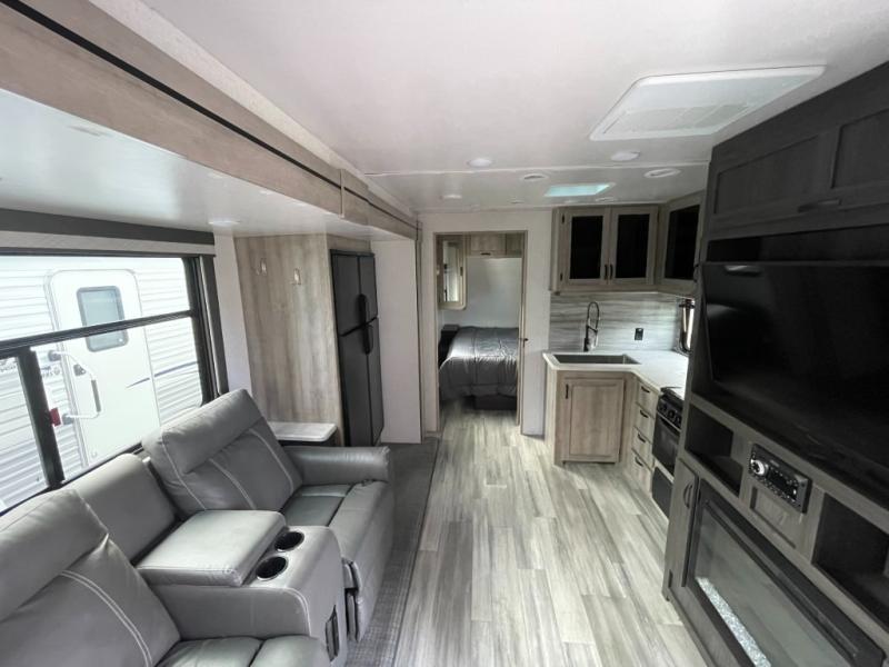 2022 Winnebago Voyage V2427RB, $ 29,998