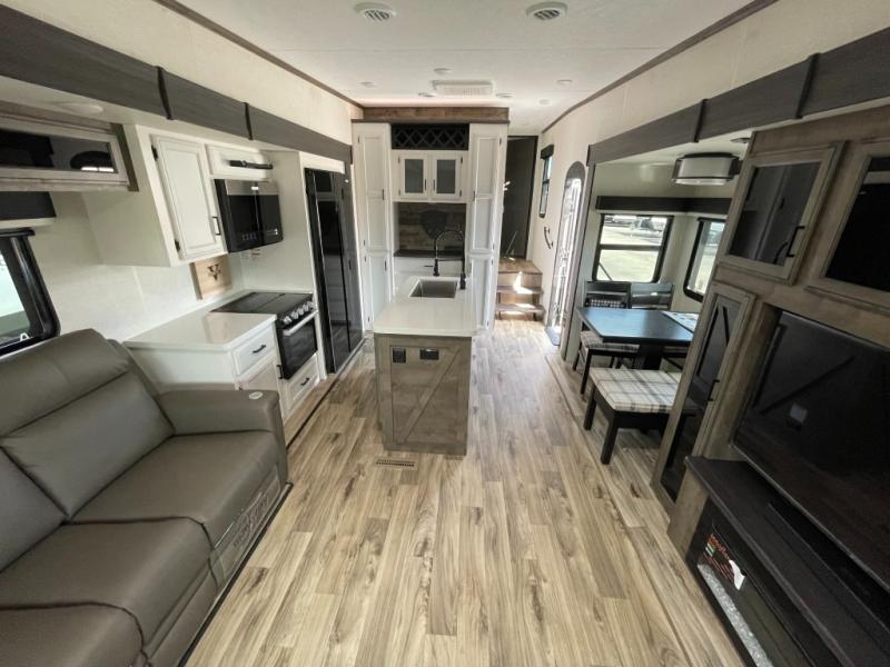 2024 Venture SportTrek 5 Touring Edition STTF353VI, $ 69,990