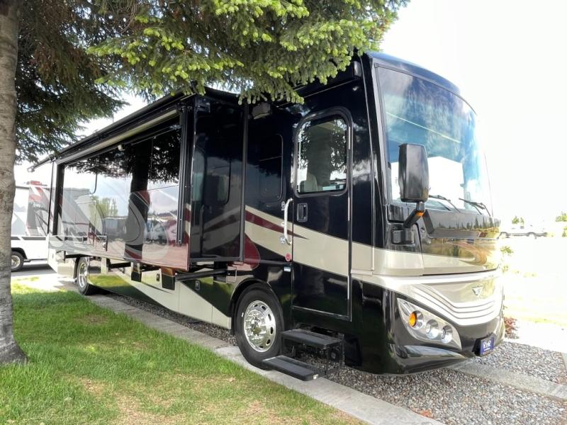 2019 Fleetwood Pace Arrow® LXE 38F, $ 159,990