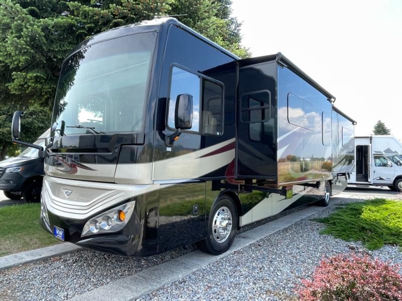 2019 Fleetwood Pace Arrow® LXE 38F, $ 159,990