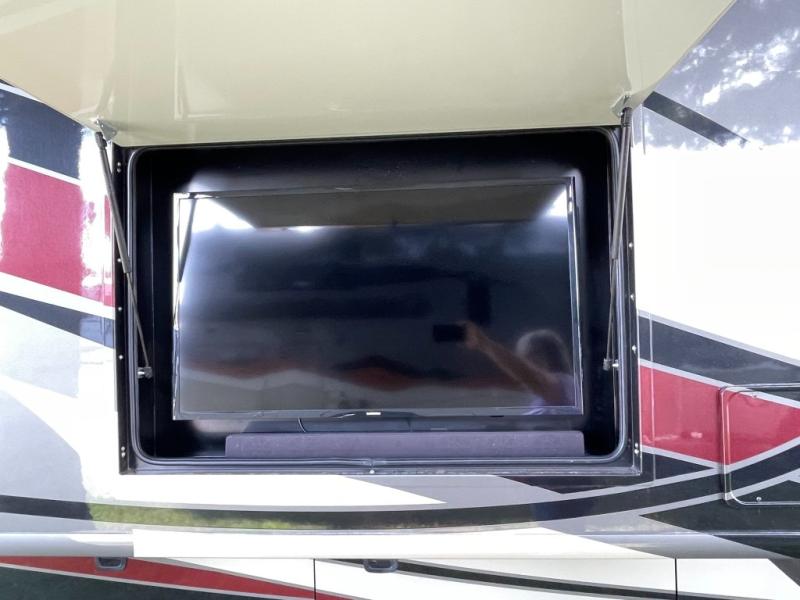 2019 Fleetwood Pace Arrow® LXE 38F, $ 159,990
