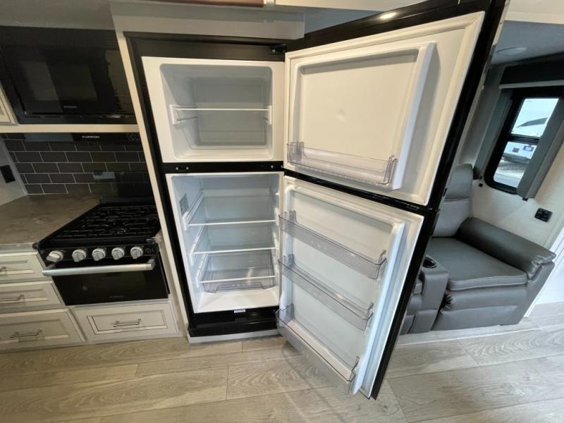 2024 Keystone Cougar Half-Ton (Travel Trailer - We, $ 39,990