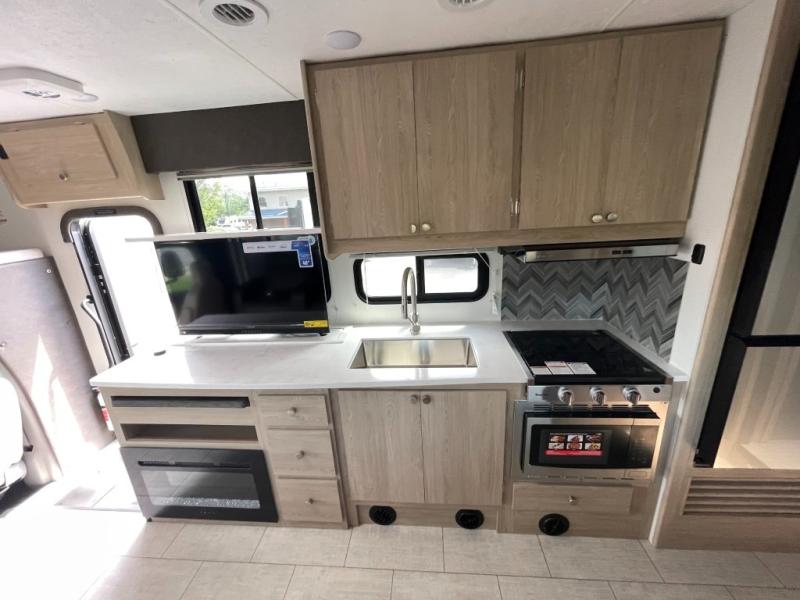 2027 Coachmen Leprechaun 319MB Ford 450, $ 149,990