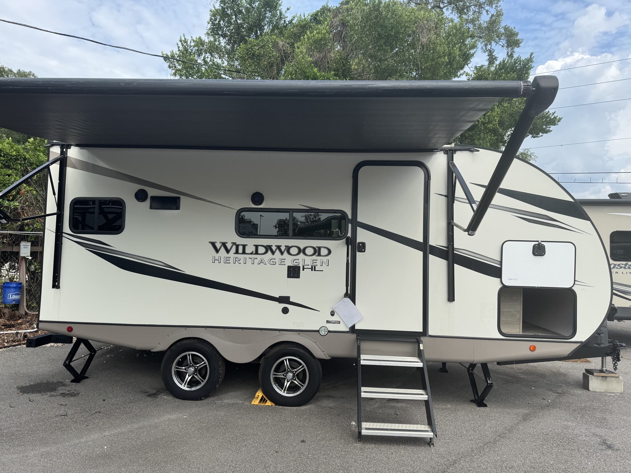 2022 Forest River Wildwood Heritage Glen Hyper Lyt, $ 19,995
