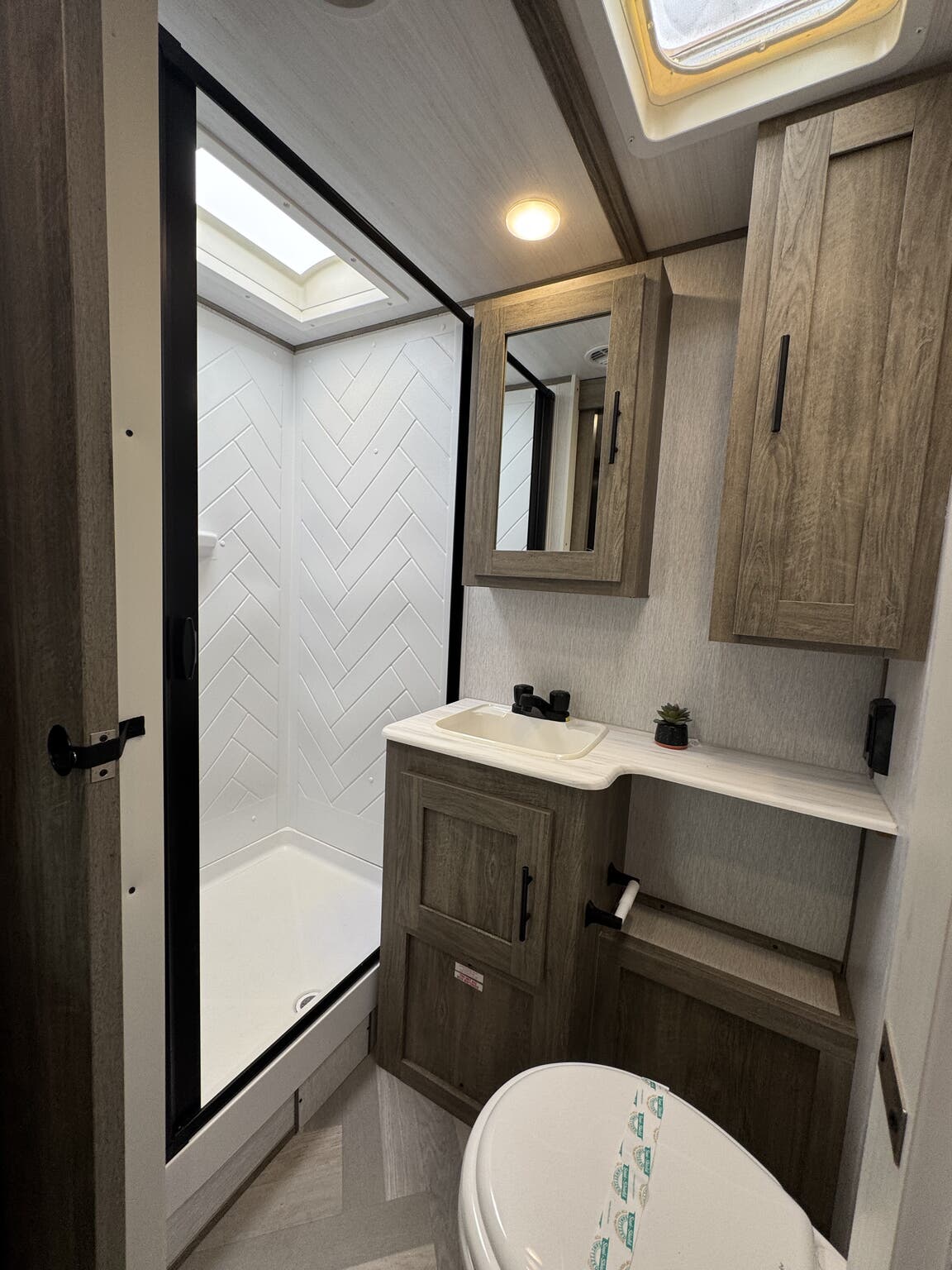 2022 Forest River Wildwood Heritage Glen Hyper Lyt, $ 19,995
