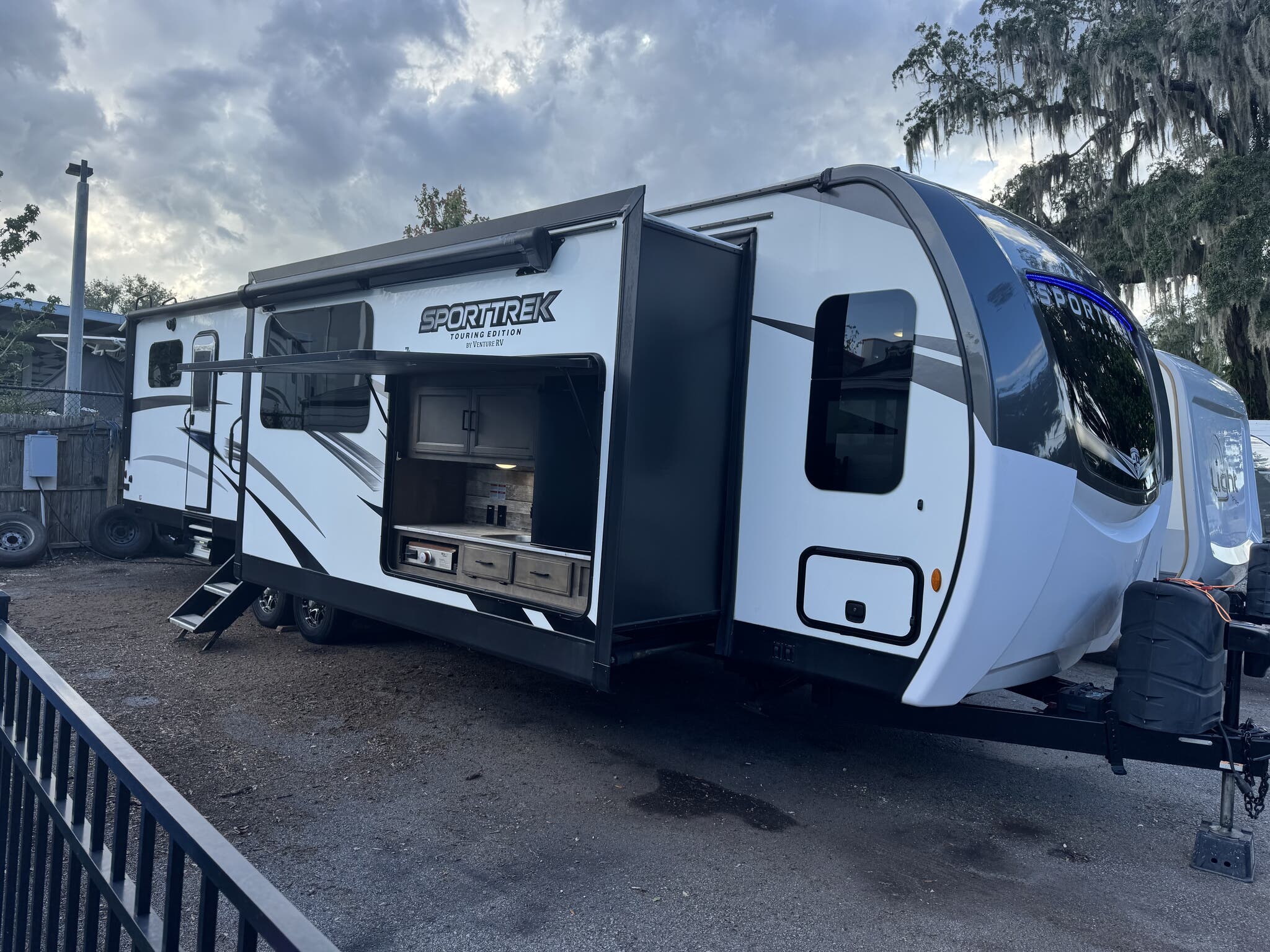 2022 Venture SportTrek Touring Edition STT333VMI, $ 37,800