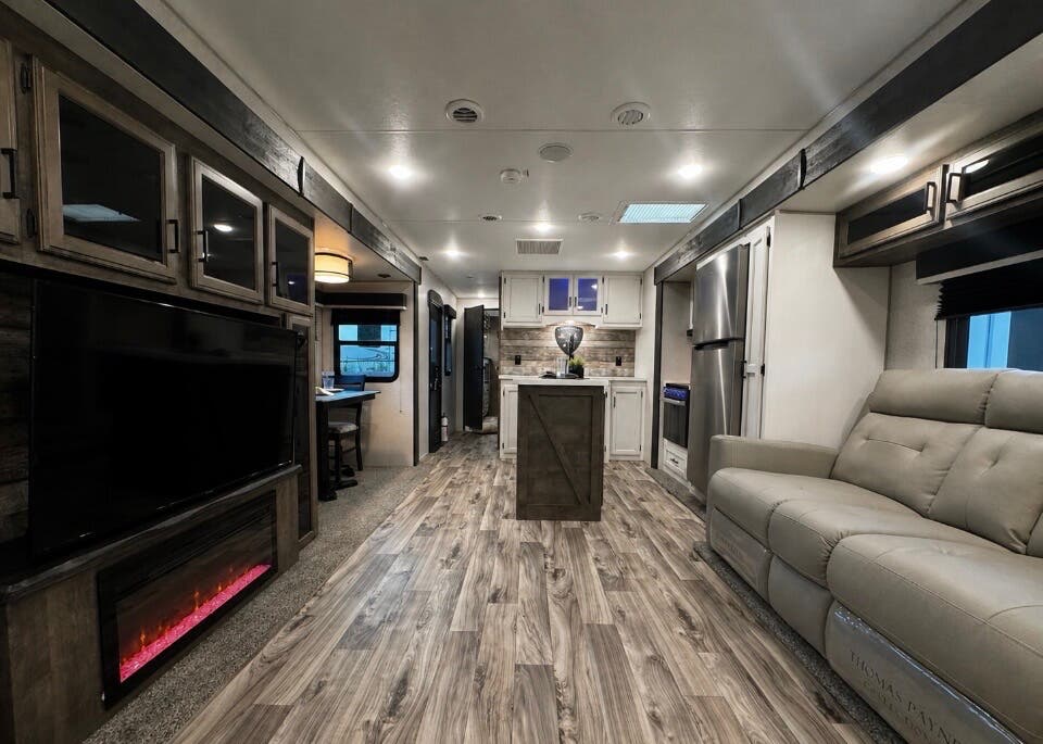 2022 Venture SportTrek Touring Edition STT333VMI, $ 37,800
