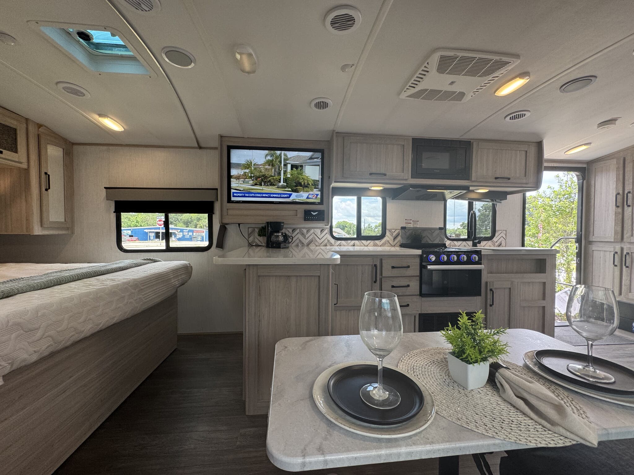 2022 Cruiser RV Twilight Signature TW2100, $ 19,995