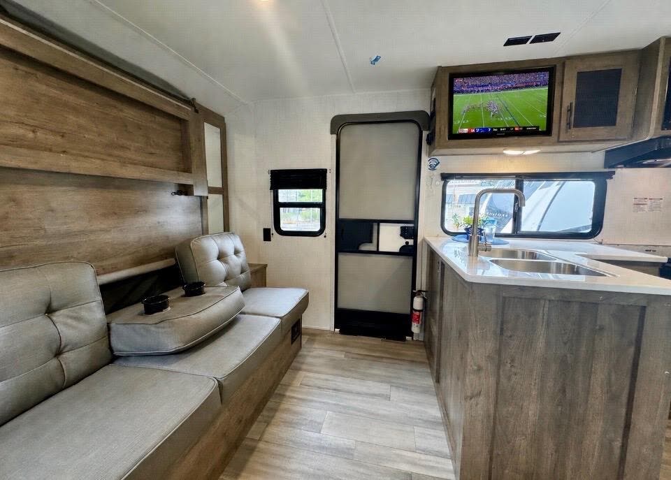 2023 Heartland Pioneer BH220, $ 22,000