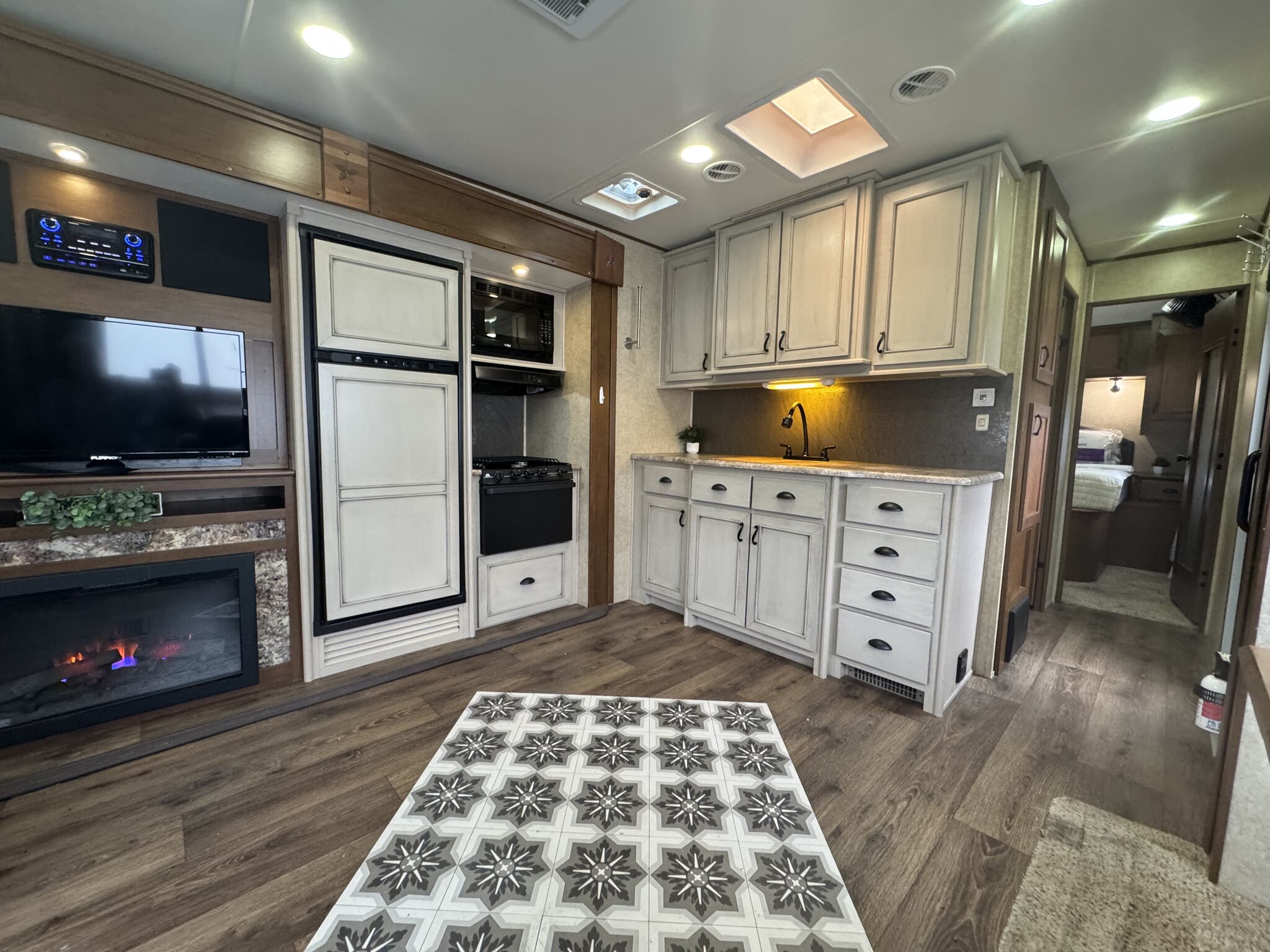 2014 Open Range Light 274RLS, $ 15,900