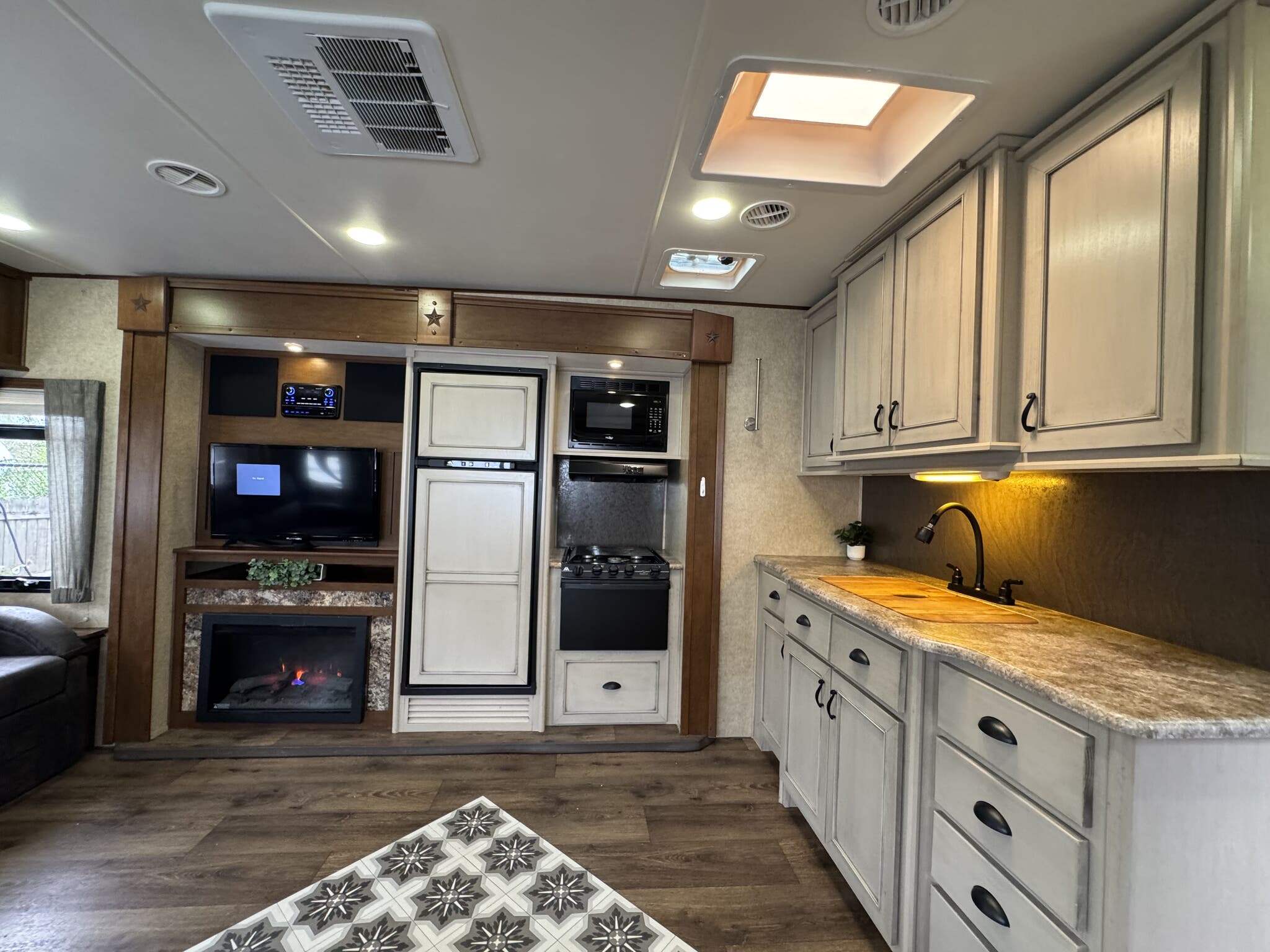 2014 Open Range Light 274RLS, $ 15,900