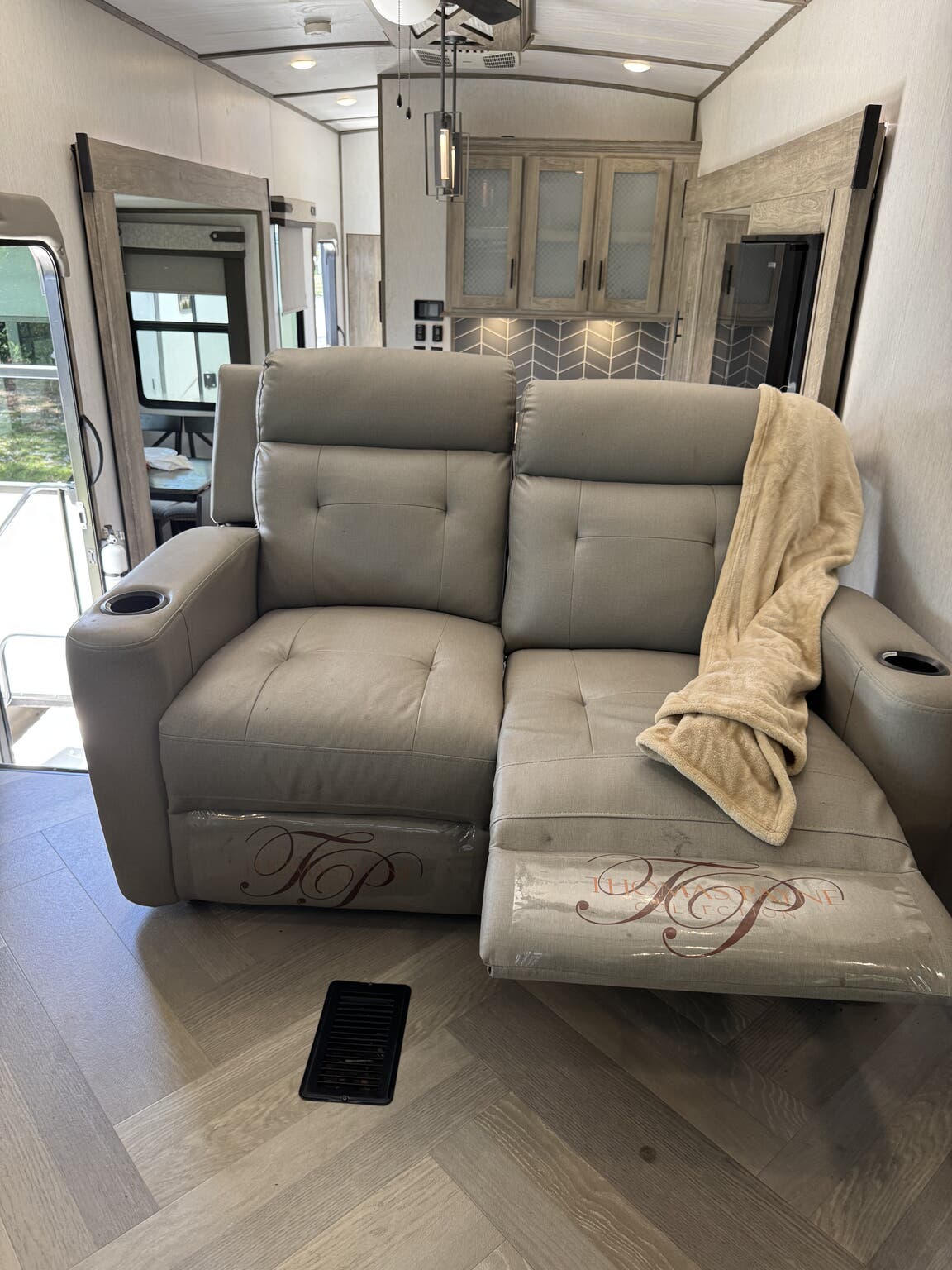 2022 Forest River Salem Hemisphere 378FL, $ 37,650