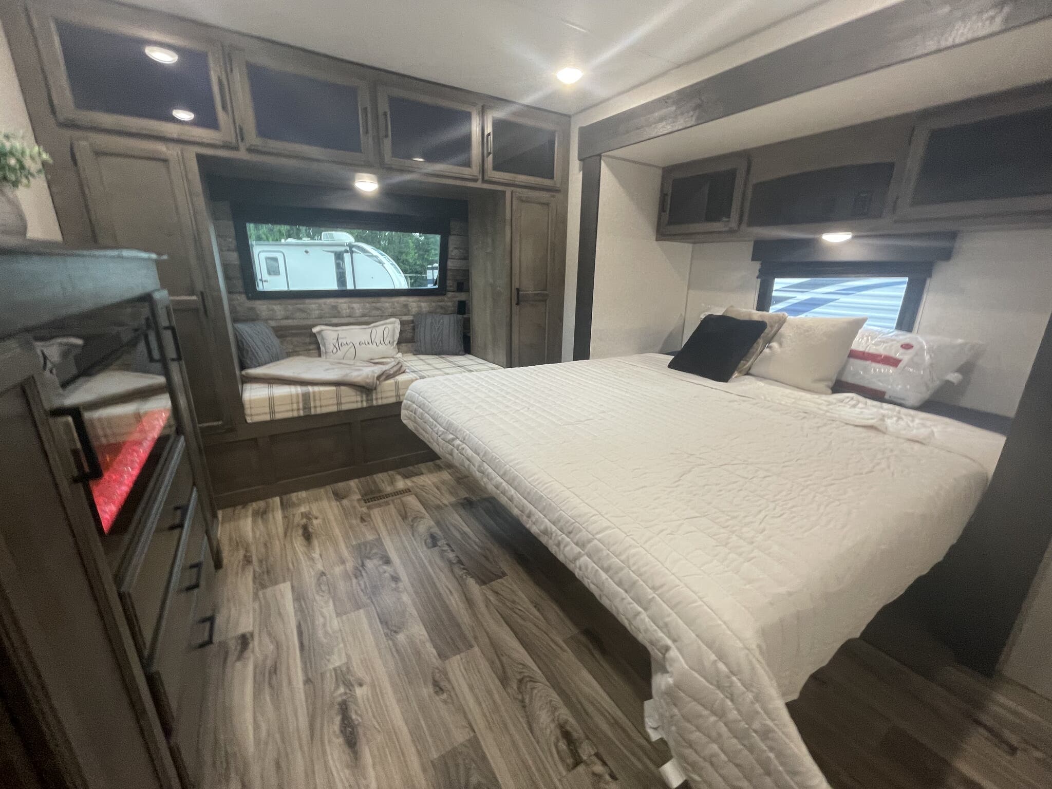 2022 Venture SportTrek Touring Edition STT272VRK, $ 29,995