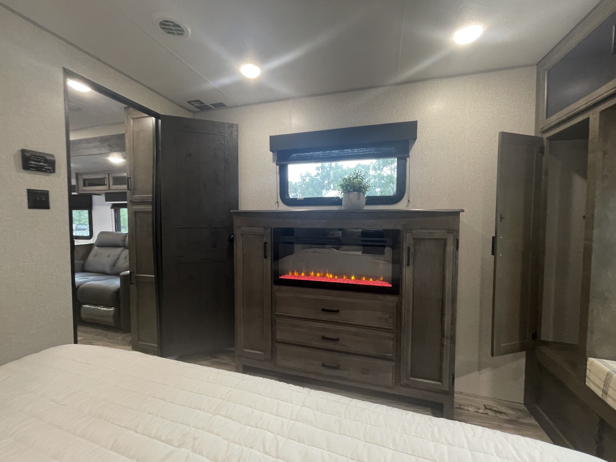 2022 Venture SportTrek Touring Edition STT272VRK, $ 29,995