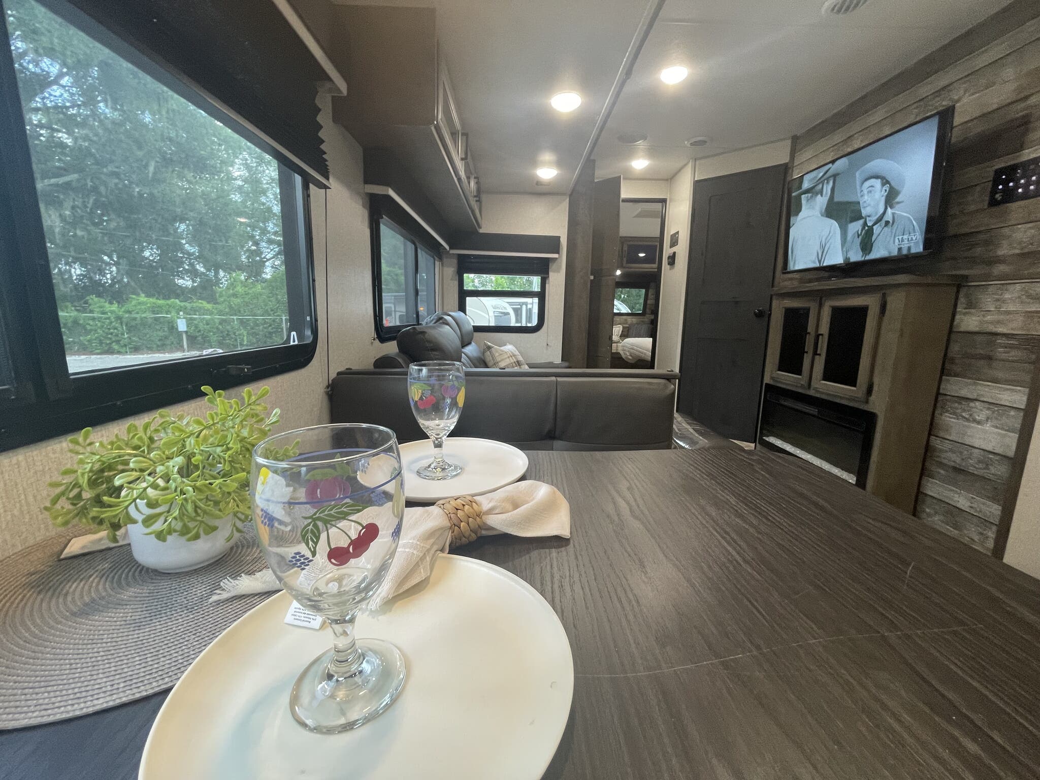 2022 Venture SportTrek Touring Edition STT272VRK, $ 29,995