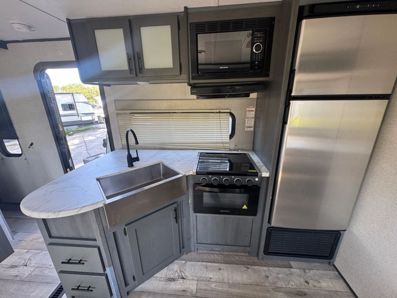 2022 Dutchmen Aspen Trail, $ 19,900