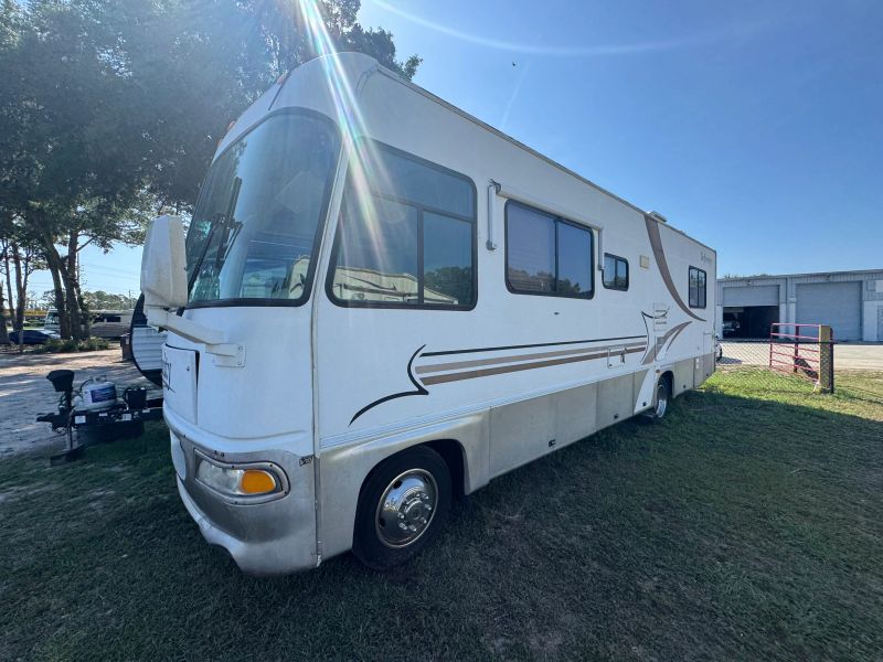2001 Thor Motor Coach Infinity Series, $ 12,000