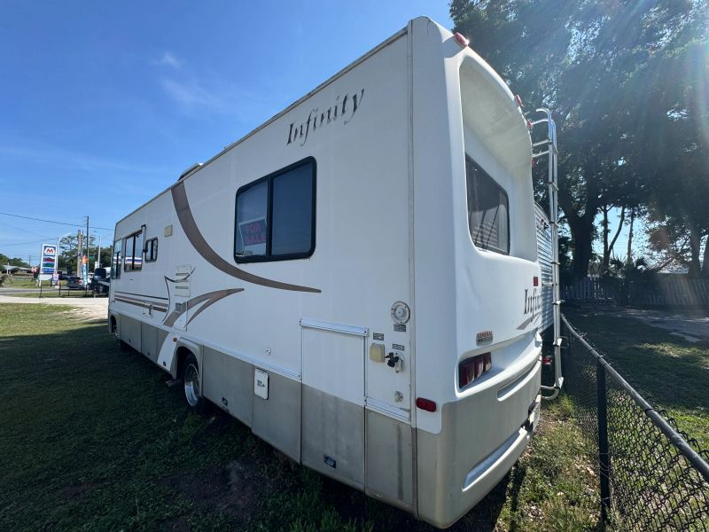 2001 Thor Motor Coach Infinity Series, $ 12,000