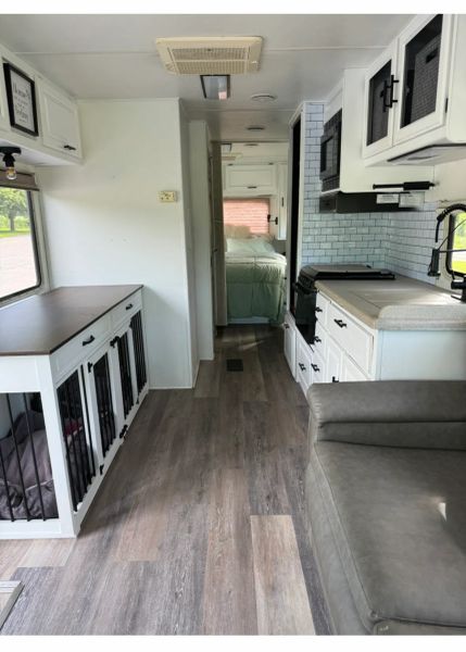 2001 Thor Motor Coach Infinity Series, $ 12,000