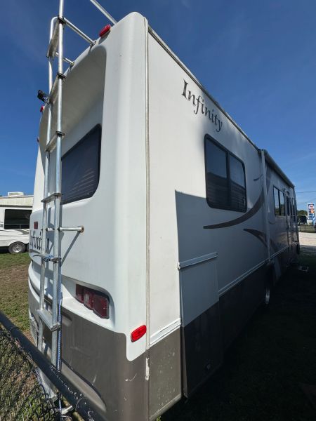 2001 Thor Motor Coach Infinity Series, $ 12,000