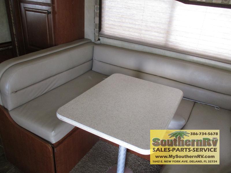 2011 Thor Motor Coach Freedom Elite 28U, $ 27,999