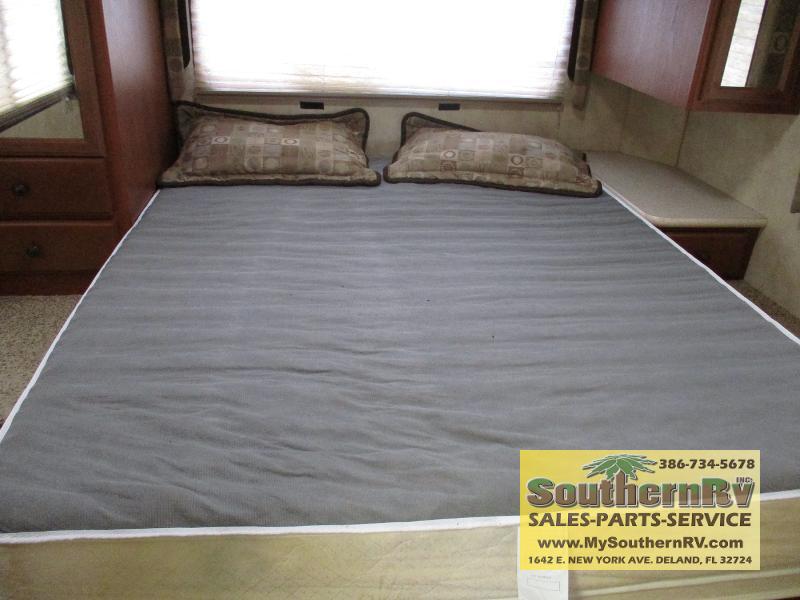 2011 Thor Motor Coach Freedom Elite 28U, $ 27,999