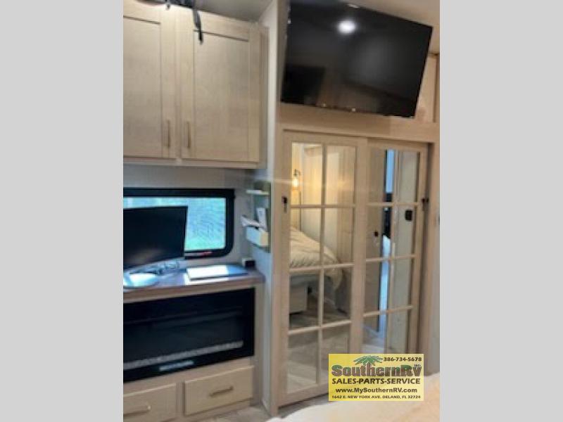 2025 Prime Time Manufacturing Sanibel 3952FBWB, $ 69,999
