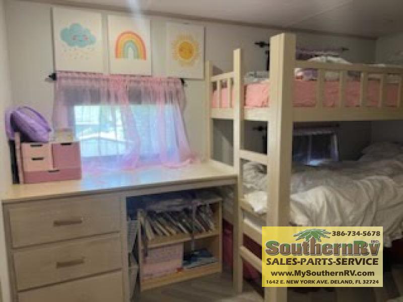 2025 Prime Time Manufacturing Sanibel 3952FBWB, $ 69,999